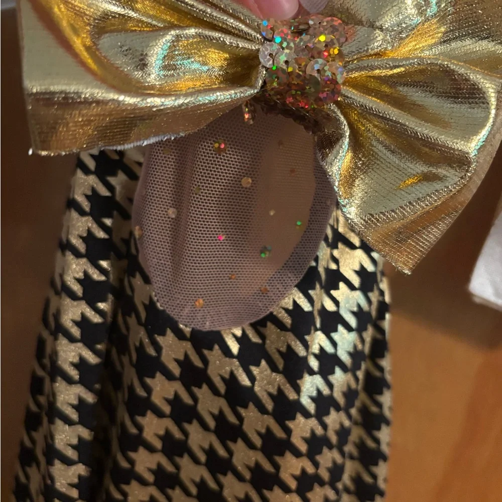 Black and Gold Dance Costume Child Large - Picture 3 of 9